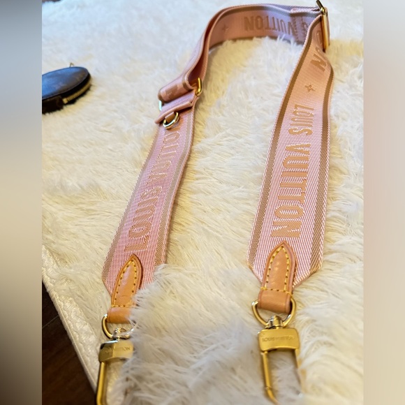 holiday sales for Louis Vuitton Multi Pochette Accessories - Picture 7 of 15